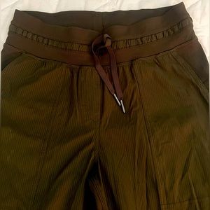 Lululemon olive lightweight cropped joggers